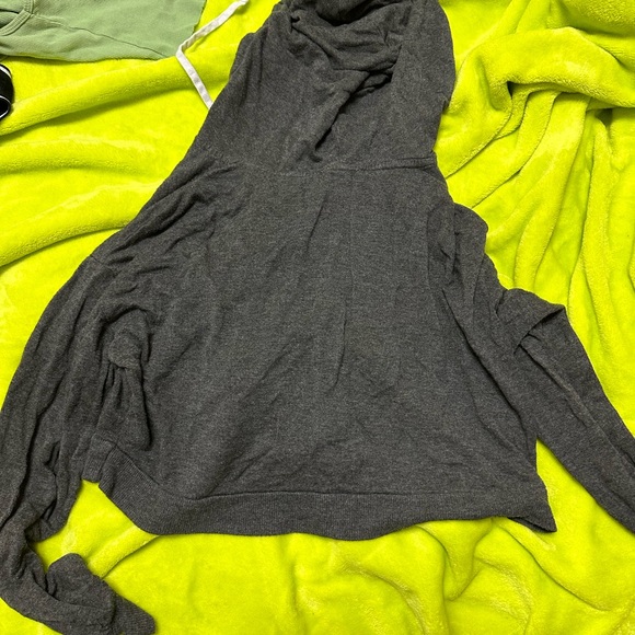 sweater - Picture 2 of 5